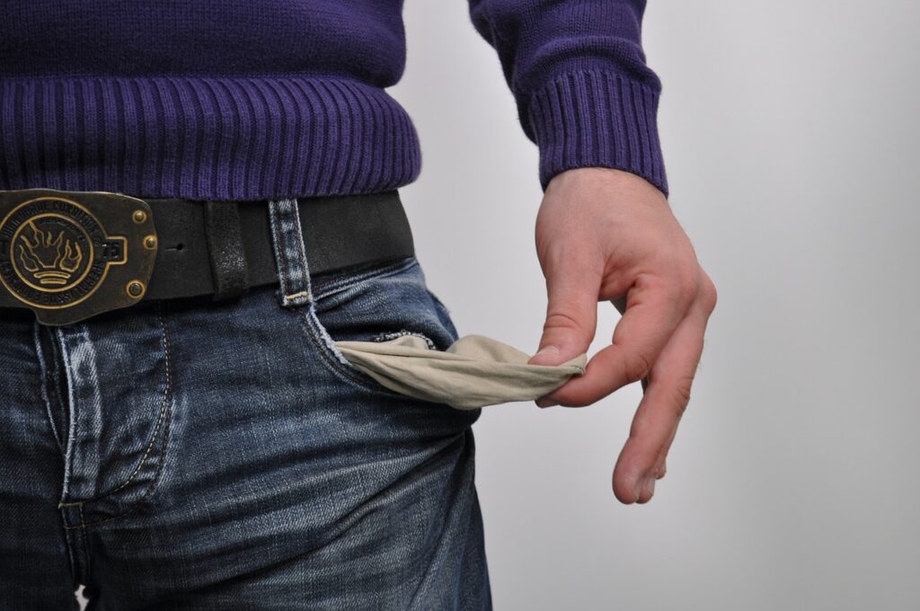 手取り少ない中で給食費の支払いがきついと感じる理由は？