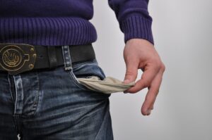 手取り少ない中で給食費の支払いがきついと感じる理由は？